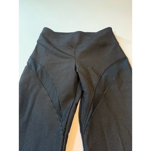 𝅺KORAL Black textured Workout Leggings S - Picture 3 of 9